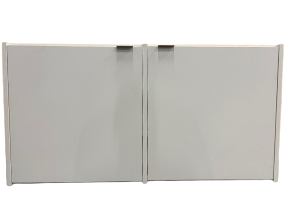 Reol i hvid med l�ger